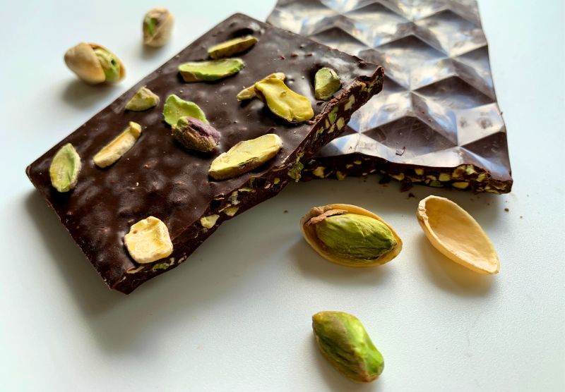   Tavoletta cioccolato extra-fondente e pistacchio salato